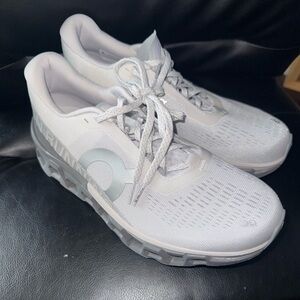 Women’s on cloud monsters 9.5 brand new
